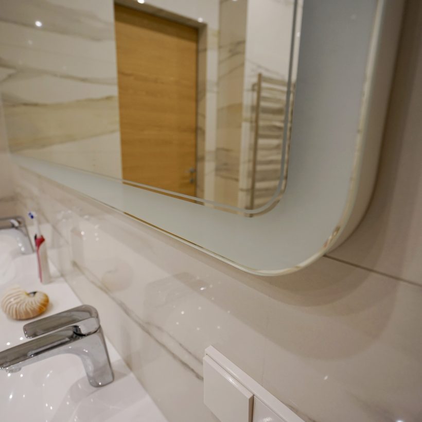 Vanda-Lux_6-1800x1800